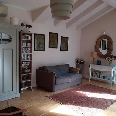 Elegant House With A Garden * Mira