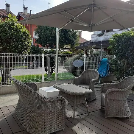 Elegant House With A Garden Daire *